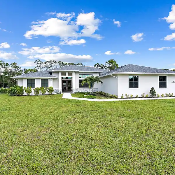 NEW-BUILD ESTATE WITH EXPANSIVE ACREAGE APPEAL