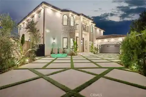 The Crown Jewel of Porter Ranch