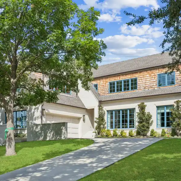 STATELY HOME IN THE HEART OF LAKE HIGHLANDS