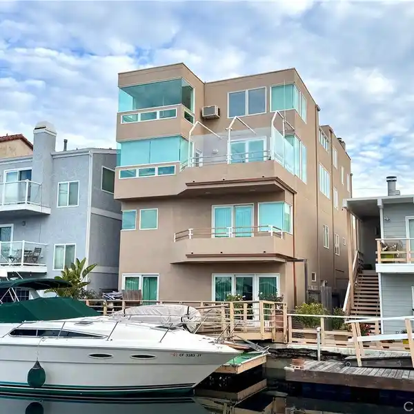 WATERFRONT TOWNHOUSE ON SUNSET ISLAND