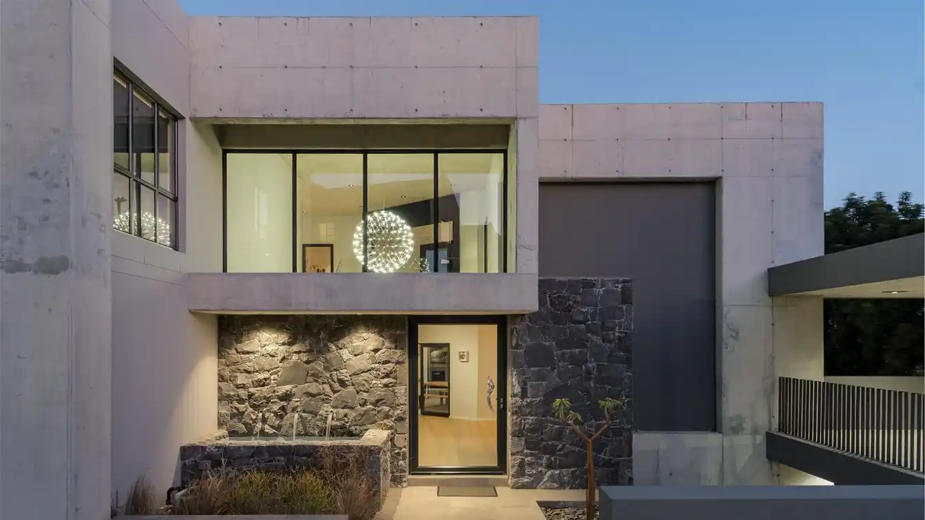 Spectacular New Home on the Slopes of the Helderberg Mountain