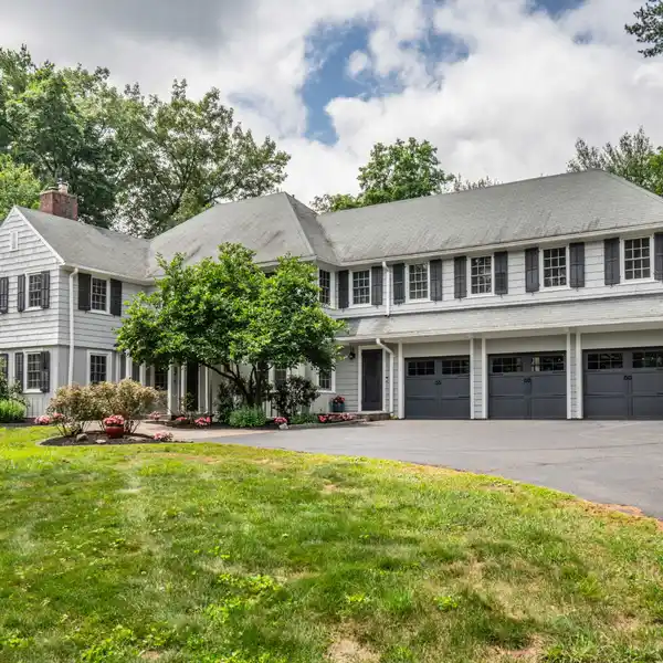 SPACIOUS LUXURY LIVING IN SOUGHT-AFTER AREA