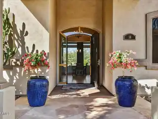 Seamless Indoor-Outdoor Flow with Expansive Windows