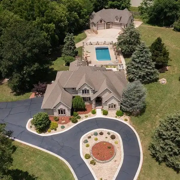 PRIVATE FIVE-ACRE PROPERTY THAT HAS IT ALL