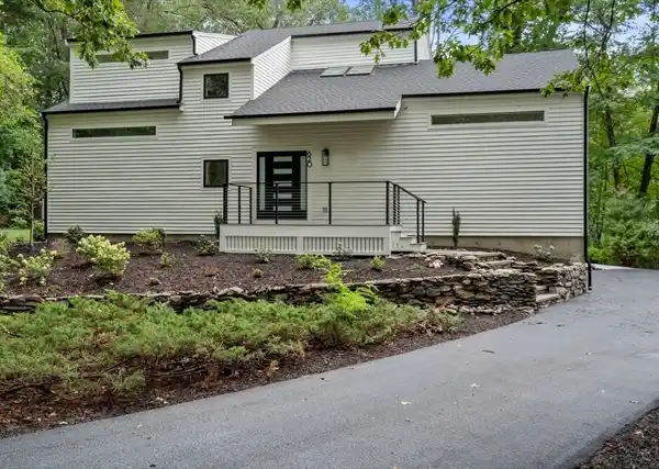 STRIKING CONTEMPORARY RETREAT ON 2.6 ACRES