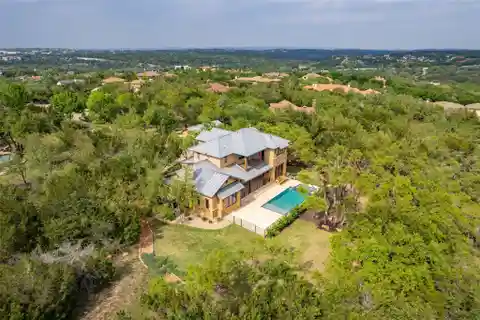 Rustic Hill-country Style Retreat in Spanish Oaks