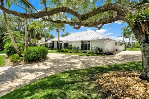 Charming Lakefront Retreat with Private Pool