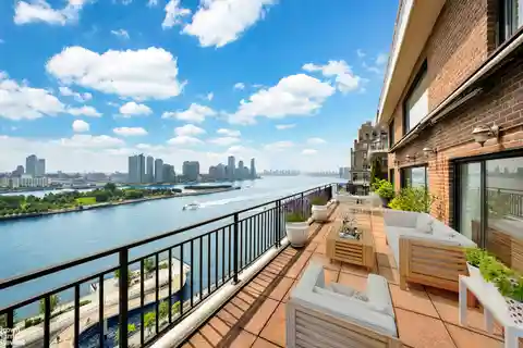 Extraordinary High-floor Rental