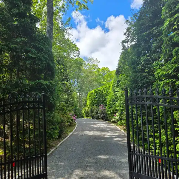 RECENTLY RENOVATED POST-MODERN HOME FOR RENT