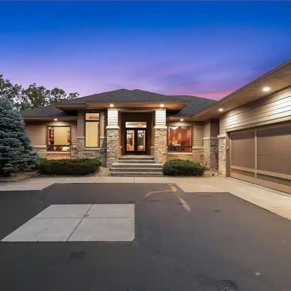 STUNNING CUSTOM-DESIGNED HOME