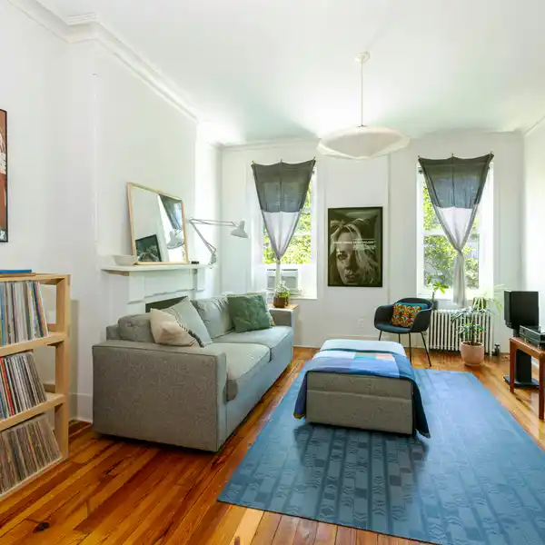 RARE LOFT-LIKE THIRD FLOOR RESIDENCE