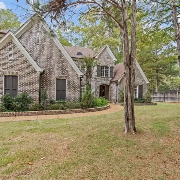 EXQUISITE HOME ON A BEAUTIFULLY MANICURED ACRE