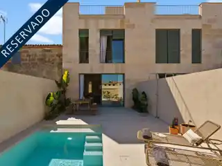 Modern Newly Built Townhouse with Pool
