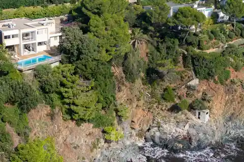 Huge Opportunity Overlooking the Sea