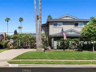 Inviting Home in a Quiet Neighborhood