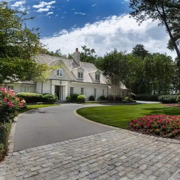 EXQUISITE KINGSWOOD ESTATE