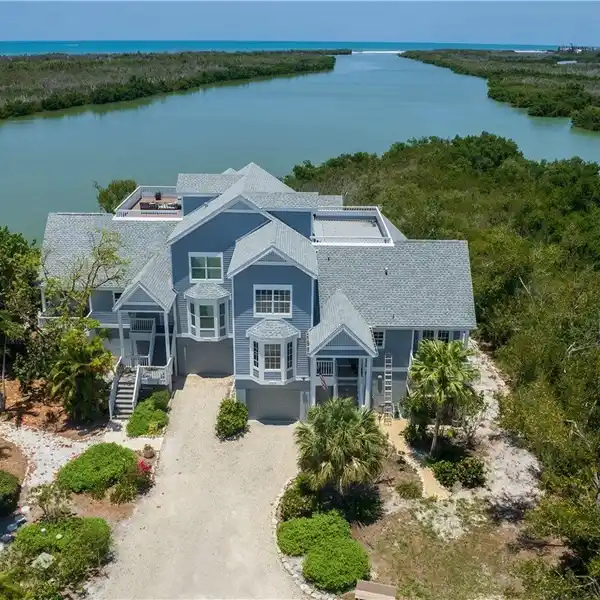 SPACIOUS BAYOU RETREAT NEAR BEACHES