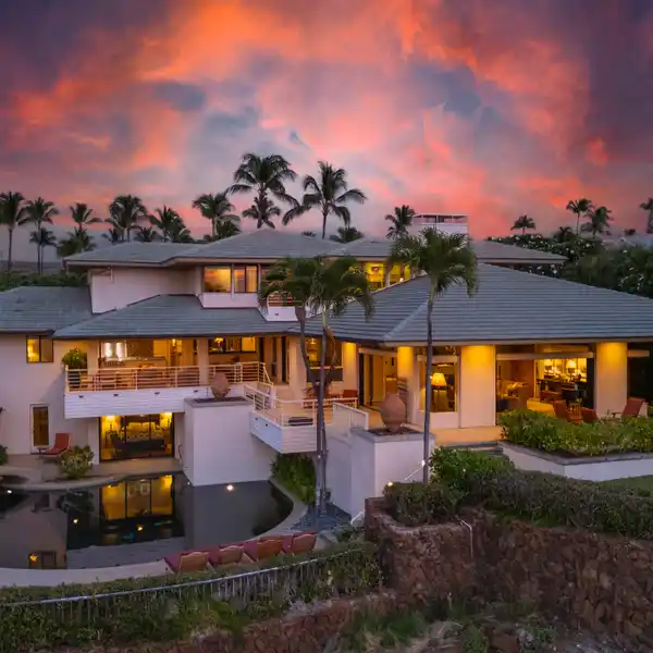ARCHITECTURAL MASTERPIECE WITH PANORAMIC OCEAN VIEWS