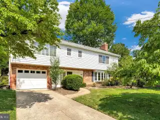 Beautifully Updated Residence in Potomac Hills