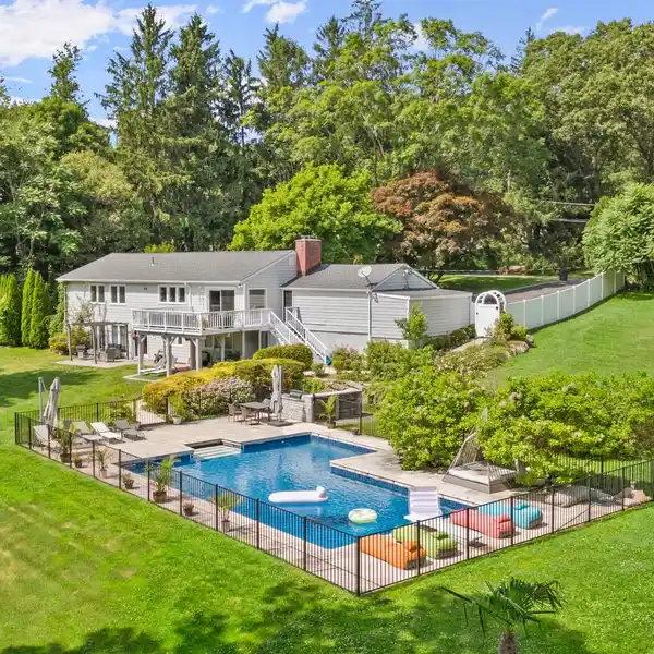 PRIVATE ONE-ACRE PARADISE