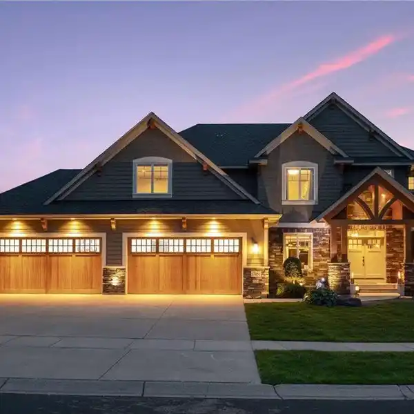 SPACIOUS ELEGANCE IN AWARD-WINNING DISTRICT