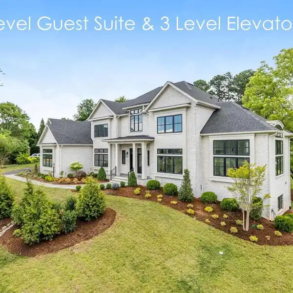 LUXURY LIVING IN A NEW COMMUNITY