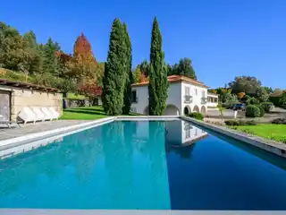 Grand Estate Blending Timeless Elegance and Modern Comfort