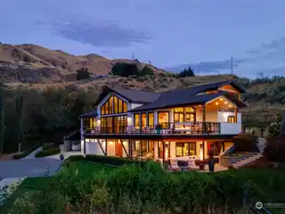 Immaculate Custom Waterfront Estate on the Columbia River