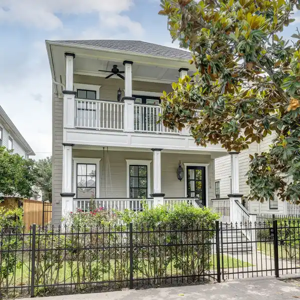 CHARMING HOME IN THE HEIGHTS