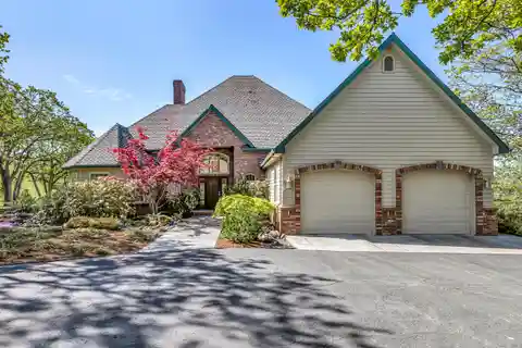 Elegance and Comfort in Sun Ridge Estates