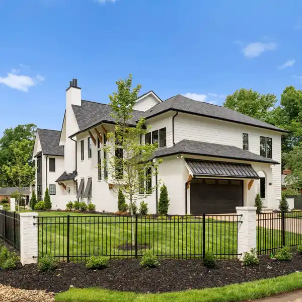 AN EXCEPTIONAL PROPERTY IN A PRIME LOCATION