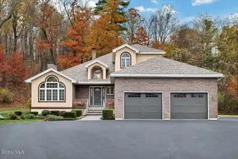 A Rare Retreat of Privacy, Lifestyle & Possibility