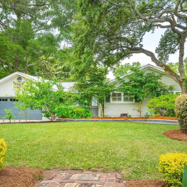 GORGEOUS HOME IN FORT JOHNSON ESTATES