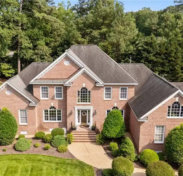 GORGEOUS CUSTOM-BUILT TRANSITIONAL HOME