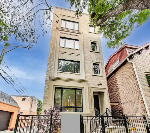 NEW LUXURY PENTHOUSE IN EAST LINCOLN PARK
