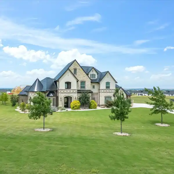 EXTRAORDINARY EUROPEAN COUNTRY INSPIRED HOME