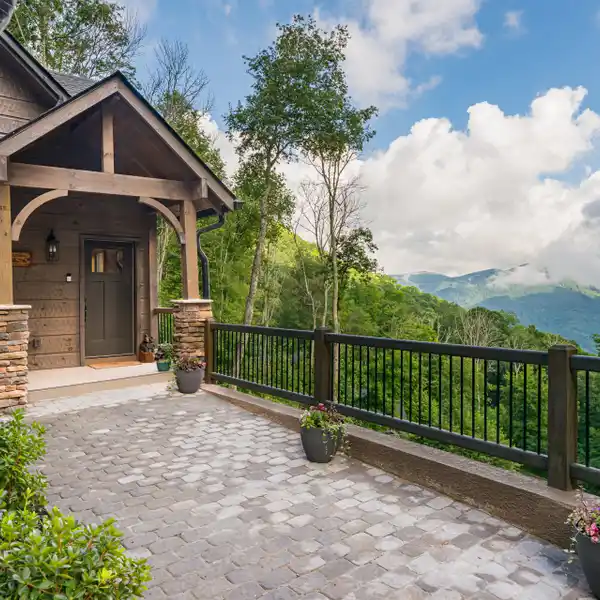 THE ULTIMATE IN MOUNTAIN STYLE AND LUXURY