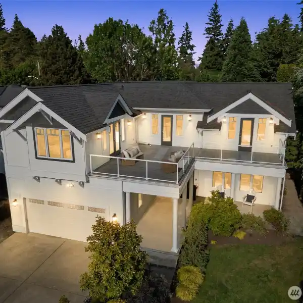 BEAUTIFULLY DESIGNED HOME IN EAST OF MARKET