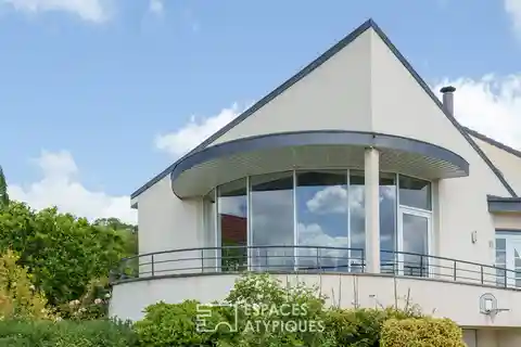 High Tech Property in Privileged Living Environment