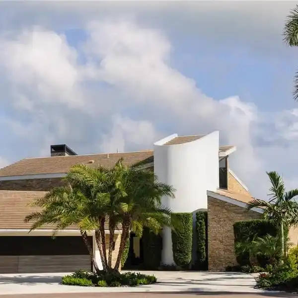 ONE-OF-A-KIND MASTERPIECE IN EXCLUSIVE BAYWAY ISLES