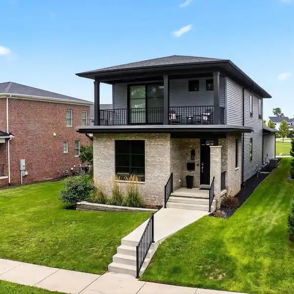 TIMELESS STYLE WITH MODERN CONVENIENCE IN RIVERWALK