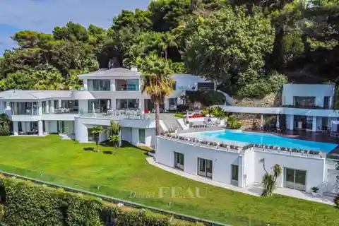 Exceptional Property in an Elevated Setting