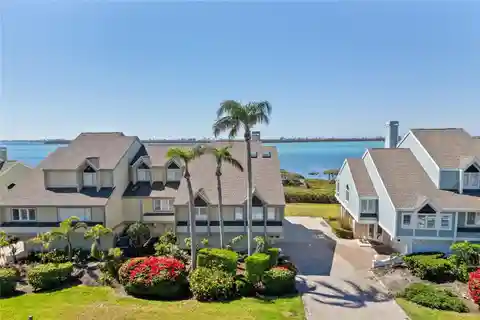 Exceptional Residence in Tidy Island