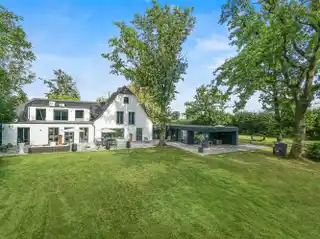 Living on the Rhine Dam - Exclusive Villa on Secluded Park Land