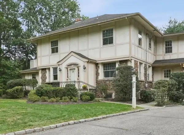 GRAND COLONIAL IN THE HEART OF SHORT HILLS