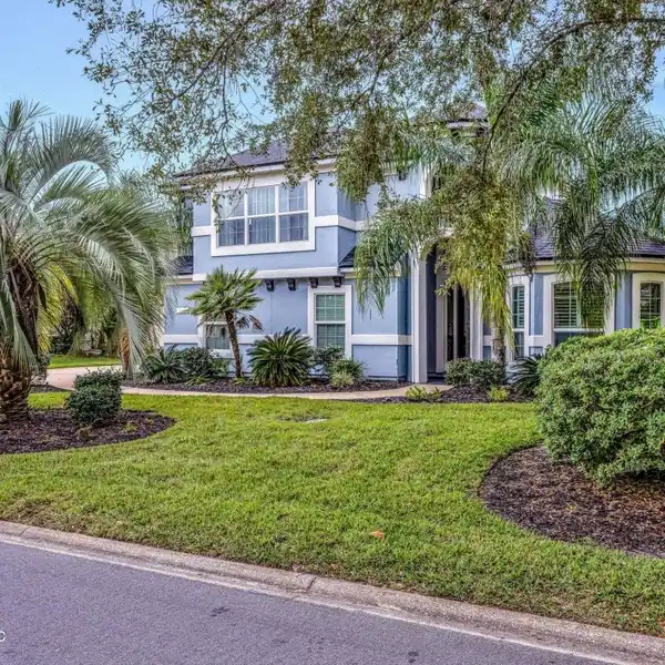 EXQUISITE HOME IN THE SOUTH HAMPTON GOLF & COUNTRY CLUB