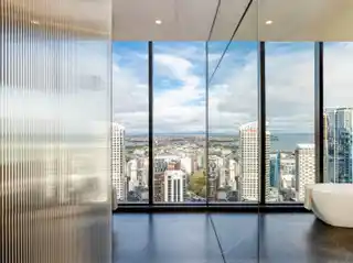 Manhattan-Style Luxury with Stunning Harbour Views