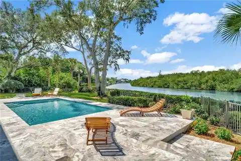 Exceptional Estate on a Waterfront Peninsula