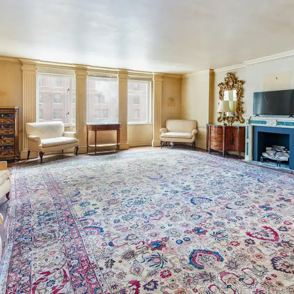 ELEGANT SIX-ROOM CO-OP APARTMENT ON PARK AVENUE