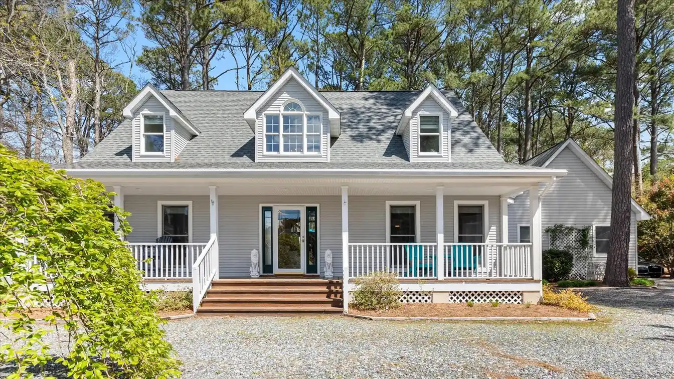 Beautiful Cape Cod Style Home in Middlesex